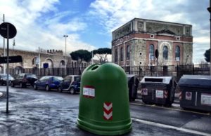 Lo stabilimento è pieno, si ferma la raccolta del vetro al Centro-Sud