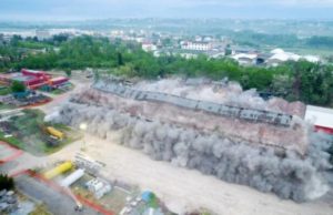 Demolito con esplosivo l’ex zuccherificio di Chieti