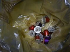 Capsule in alluminio, CIAL spiega come riciclarle Capsula di caffè in alluminio e sacco giallo della raccolta differenziata