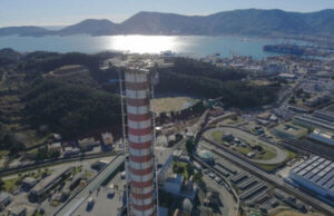Centrale Montale di La Spezia: avviata la demolizione della ciminiera Centrale Eugenio Montale demolizione
