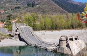 Crolla un ponte in provincia di Massa Carrara: c’è un ferito