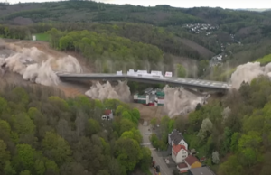 Germania, demolito viadotto con 150 chili di esplosivo demolizione del ponte Rahmedetal