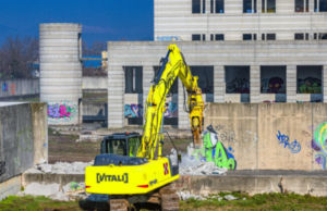 Al via la demolizione dell’ex centro servizi di Bergamo demolizione-bergamo