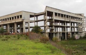 Nardò, martedì demolizione del “nuovo” palazzo di città