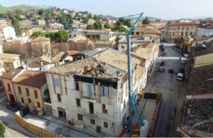 Al via la demolizione dell’edificio simbolo della “Tolentino ferita dal sisma”