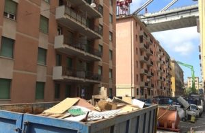 Esplosione Ponte Morandi, i demolitori si assicurano contro possibili danni alle case