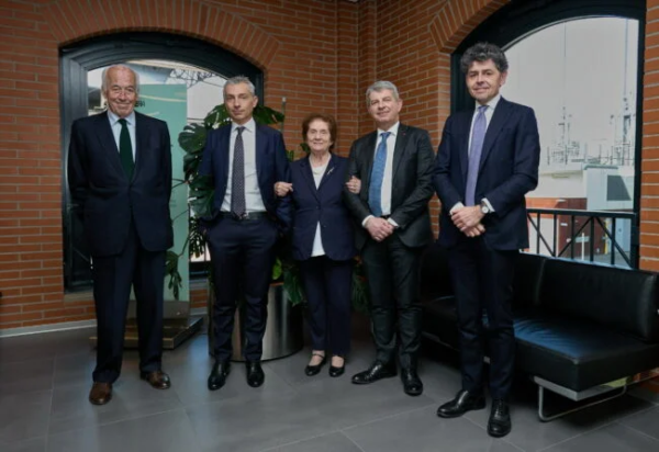 foto-closing-ACR-da-sx-Presidente-Hera-Tomaso-Tommasi-di-Vignano-famiglia-Reggiani-e-AD-Herambiente-Andrea-Ramonda-bassa-e1678275463927 acr-hera