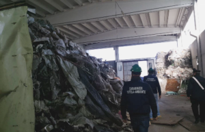 Pinerolo: i carabinieri del NOE di Torino e della Compagnia di Pinerolo sequestrano un capannone adibito a discarica abusiva
