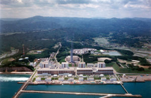 Fukushima, il governo giapponese verso lo smaltimento delle acque radioattive in mare. Denuncia ambientalisti: “Solo per risparmiare”
