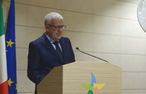 Rifiuti: Galletti firma due bandi, 2,1 milioni per economia circolare