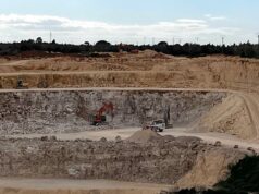 Al lavoro gli escavatori Hitachi zx350lcn-7 e zx490lch-7 hitachi escavatori