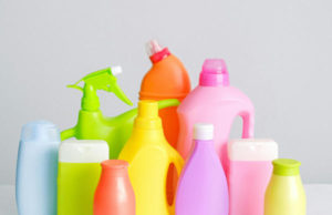 Regolamento imballaggi: il Parlamento UE approva proposta con deroghe al riciclo imballaggi plastica
