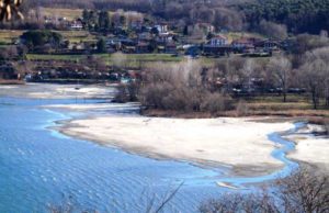I grandi laghi al minimo storico, le piogge non bastano a riempirli