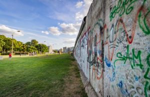 Berlino, demoliti 60 metri di Muro per far posto a nuovi edifici