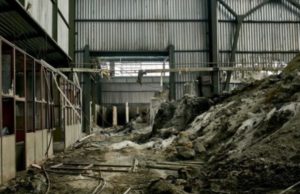 Padova, Terra dei Fuochi: “fabbrica” di rifiuti abbandonata da 14 anni. Bonifiche a rilento e la prescrizione salva gli imputati