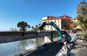 Demolizione della passerella di Ventimiglia demolizione passerella ventimiglia