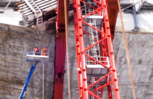 Operazioni di bilanciamento della messa in sicurezza della pila 10 del Ponte Morandi (cantiere della zona di levante)