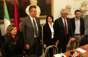 Rifiuti, Raggi spinge sulla differenziata: in aiuto di Roma arriva il Conai