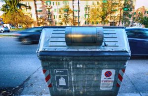 Bologna rifiuti: si pagherà in base ai sacchi buttati. Centro, periferia, colli: ecco come funziona
