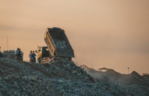 La produzione di rifiuti cresce più del PIL rifiuti-discarica