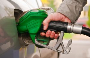 Italia prima in Ue per ecocarburanti, male auto elettrica