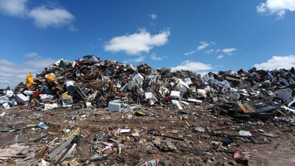 scrapyard-2441432_1280 discarica