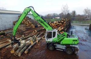 Long-range timber handling and comfortable control: SENNEBOGEN 825 at Holzwerk Obermeier