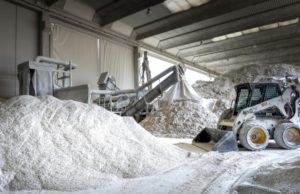 Cava di Trezzano presenta Sorbène, assorbente ecologico di liquidi oleosi e idrocarburi, ideale in caso di incidenti