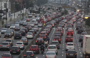 Emergenza smog, in Italia la messa al bando dei motori diesel a rilento rispetto all’Europa