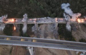 Demolito con esplosivo il viadotto “La Coscia” demolito viadotto "la coscia"
