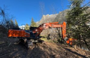 L’escavatore cingolato ZX240N Hitachi escavatore-da-demolizione